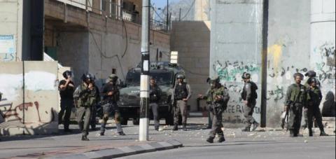 محدث : الاحتلال يحاصر مخيم الفوار و35 اصابة حتى اللحظة