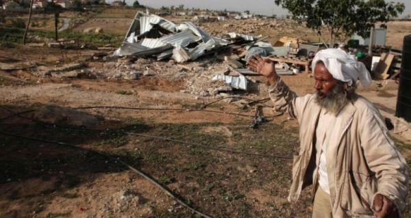 الاحتلال يخطر مزارعين بردم آبار مياه شرق أريحا