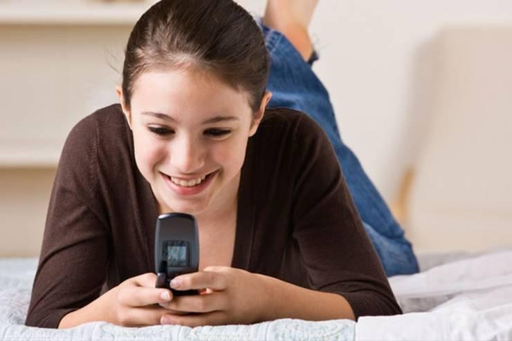 عادات تُمارسها يومياً تصيب عينيْكَ بالجفاف