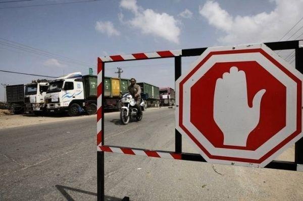 مهنا: مجموعة لصوص اقتحمت معبر كرم أبو سالم ما أدى لإغلاقه