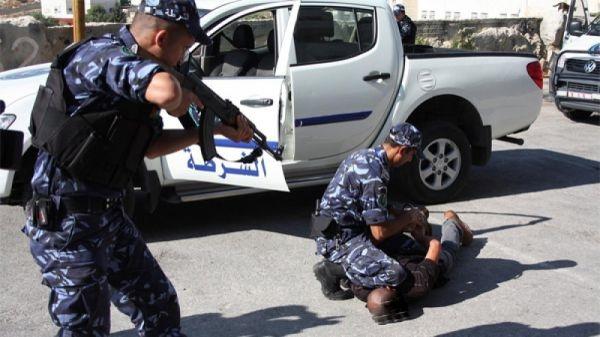 الشرطة تقبض على 3 أشخاص قاموا بدهس عنصر أمن بالخليل