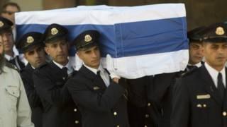 من شارك من العرب في جنازة بيريس