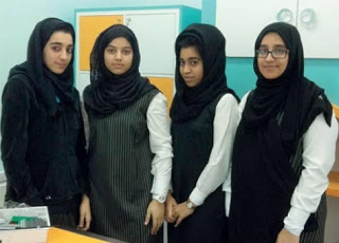 معلمة شكت في سلوك 3 طالبات ..فقامت بتتبعهن وكانت الكارثة!