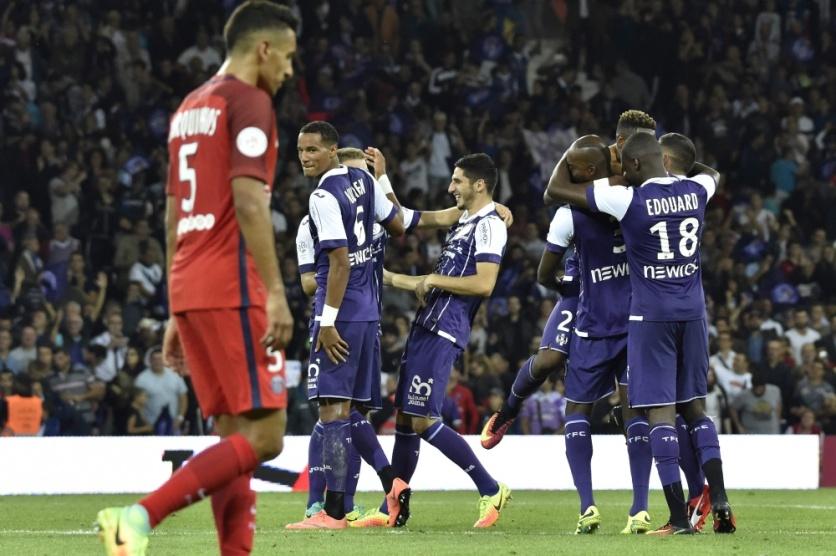 تولوز يقهر باريس سان جيرمان ويزاحم نيس على الصدارة