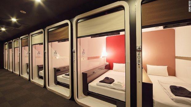 صور- نظرة على فندق الكبسولة First Cabin في طوكيو
