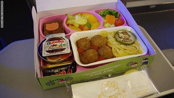 صور- أي خطوط طيران تقدّم ألذ الوجبات؟ تعرفوا إليها من مدمن سفر