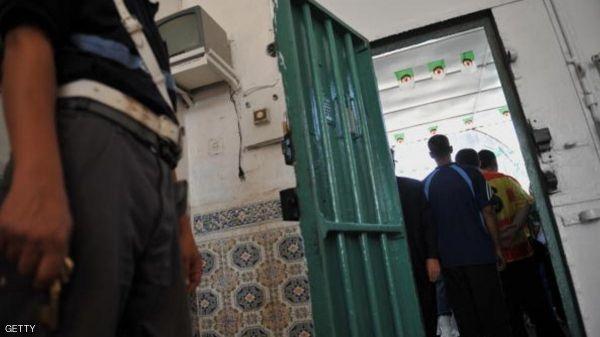 اعتداء جماعي على فتاة جزائرية أمام أنظار خطيبها