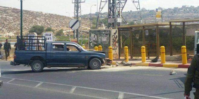 محدث بالصور- استشهاد شاب وإصابة فتاة قرب كريات اربع في الخليل