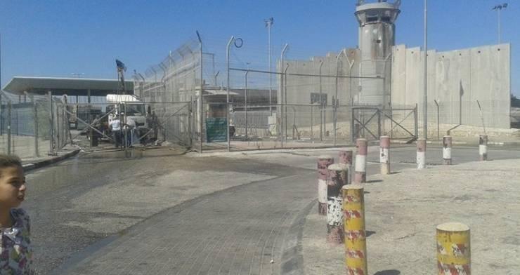 الاحتلال يغلق القدس بدعوى ورود انذارات امنية حول نية لتنفيذ عملية