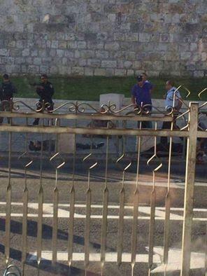 إصابة خطيرة لشاب بعد طعنه شرطيين في القدس