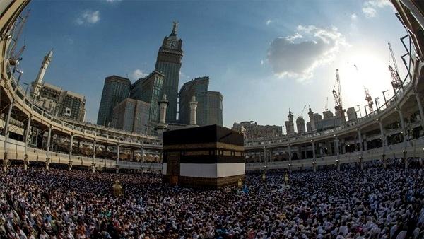 الكعبة المشرفة تكتسي حلتها الجديدة