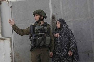 الاحتلال يحاصر منزل الشهيد الشلودي بالخليل