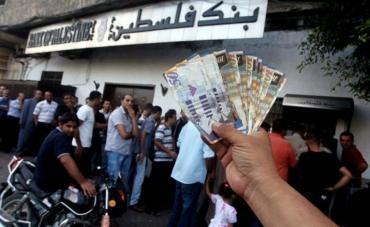 صرف رواتب الموظفين غداً