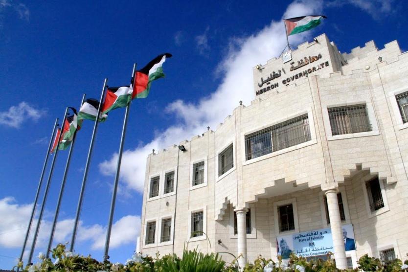 محافظ الخليل يدين جرائم الاحتلال  الاخيررة