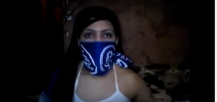 بالفيديو- فتاة خليجية تشعل 'الانترنت' بمقطع فيديو مثير