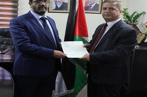 وزير الصحة يسلم تقرير لجنة التحقيق بوفاة مواطنة للنائب العام