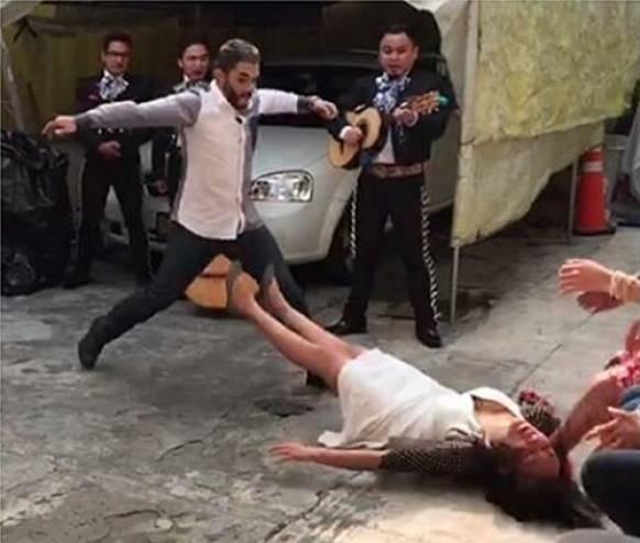 عروس أردنية تُصاب بالإغماء في حفل زفافها والسبب ما قام به العريس!