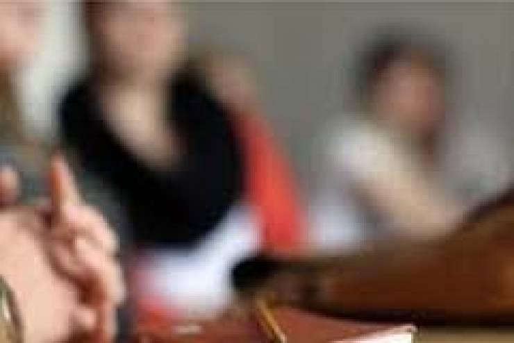 تفاصيل علاقة حب مشبوهة بين معلمة وتلميذتها