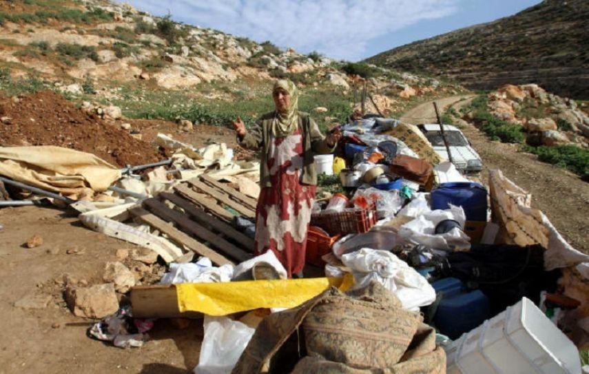الاحتلال يمنع مواطنًا من نصب خيام أزالها مؤخرًا