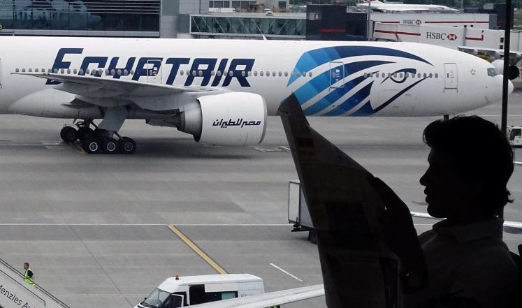 إصابات بتدافع إخلاء طائرة بمطار القاهرة