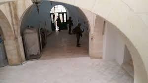 الاحتلال يقتحم مقر هيئة الجدار والاستيطان في الخليل