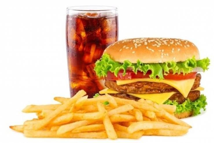 اليكم ما تتضمّنه الوجبات السريعة