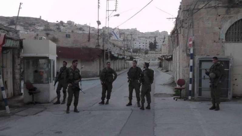 الاحتلال يعتقل شابا في الخليل بزعم محاولة 