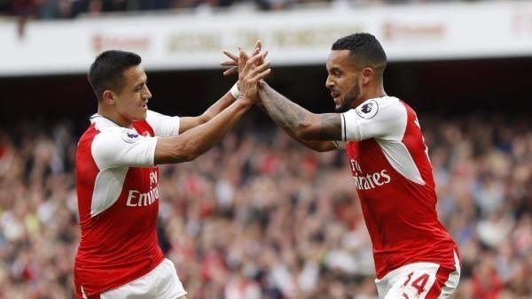 آرسنال يضيق الخناق على السيتي بفوز صعب على سوانزي