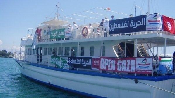 بالفيديو .. الزوراق الاسرائيلية بدات بمهاجمة سفينة ” الزيتونة”