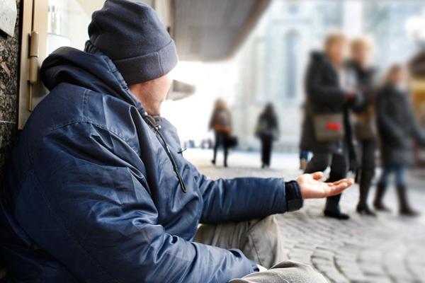 شرطة بيت لحم تكشف شبكة تسول مكونة من 4 نساء ورجل