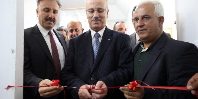 رئيس الوزراء يفتتح إذاعة صوت فلسطين المحلية في بيت لحم