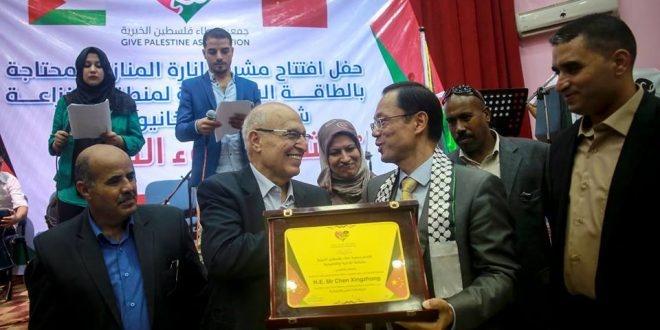 عطاء فلسطين الخيرية تفتتح مشروع ضوء الحياة لإنارة المنازل المحتاجة بالطاقة الشمسية
