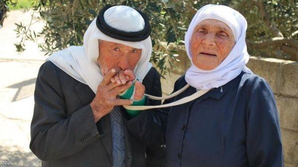 لبنانية تدفن ابنها الأصغر.. عمره 86 عاما