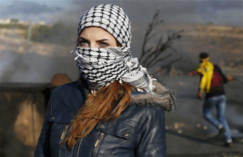 كلينتون وميشيل أوباما في أول ظهور مشترك