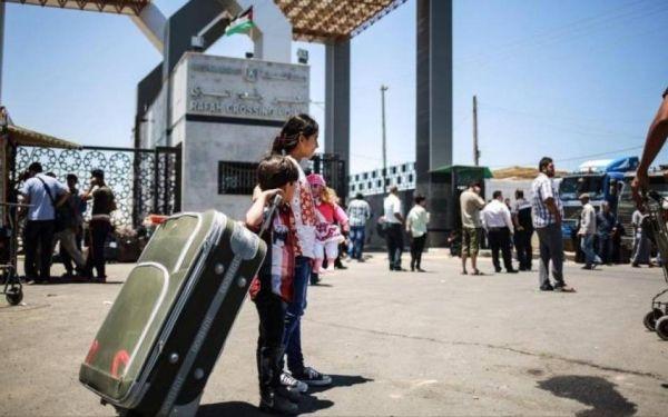 مغادرة 4469 مسافراً ووصول 2115 عبر معبر رفح خلال أسبوع