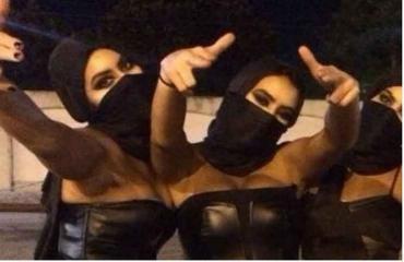 3 فتيات يُثِرنَ الغضب بوصلة رقص ساخنة بمدينة تونسية