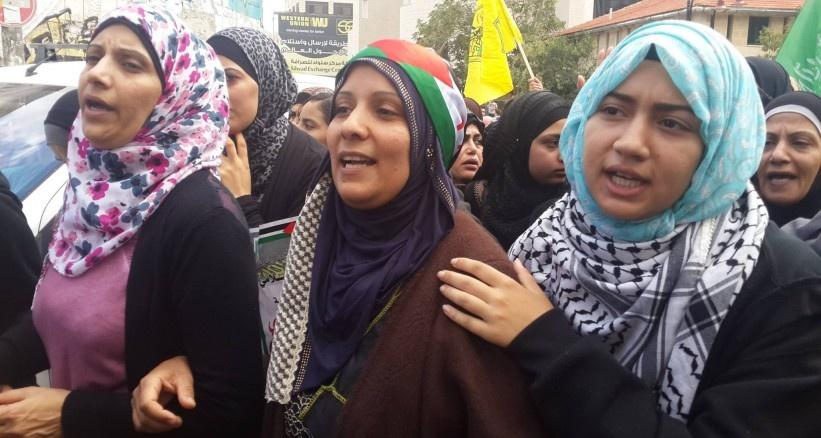 الاحتلال يستدعي والدة الشهيد مهند الحلبي لمحكمة سالم