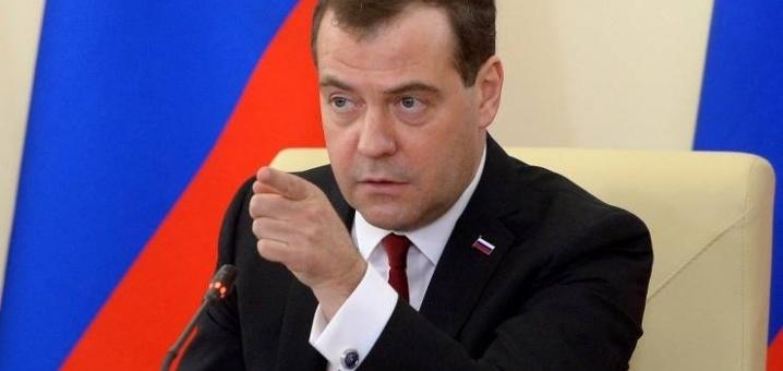 رئيس الوزراء الروسي يصل أريحا للقاء عباس