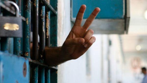 تجديد قرار منع الزيارة للأسير أنس جرادات 3 شهور