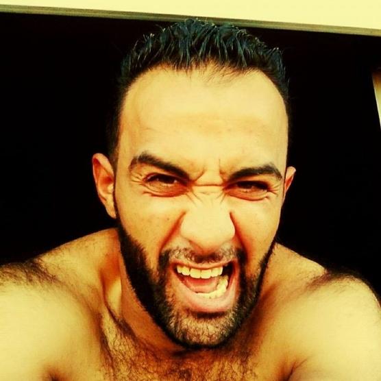 عثروا على مقلتي عينيين في الشارع و بعد الفحص تبين بانه عيني والدة عمار السفاح