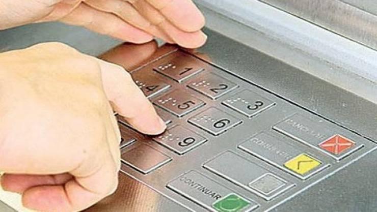 دراسة أمريكية تحذر: ماكينات الصراف الآلي تحتوي على بكتريا تنقل أمراضا جنسية