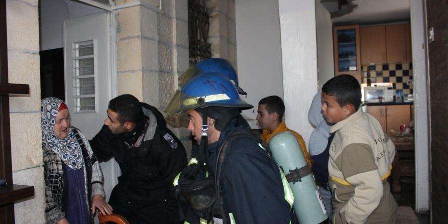 إنقاذ 5 أطفال من حريق منزل في مدينة البيرة