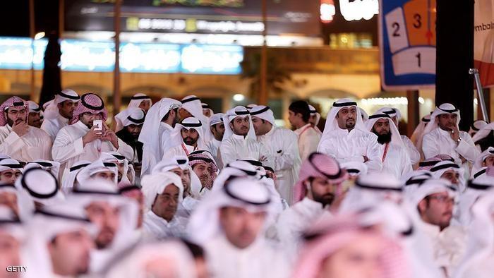الكويتيون يتوجهون إلى صناديق الاقتراع لاختيار برلمان جديد