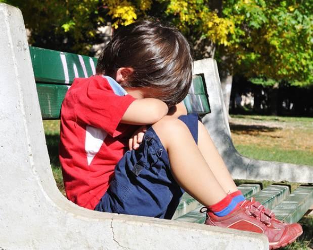 4 أمور تؤدّي بأولادك الى الكآبة