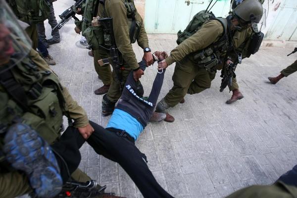 قاصران يرويان تفاصيل تنكيل قوات الاحتلال بهما أثناء اعتقالهما