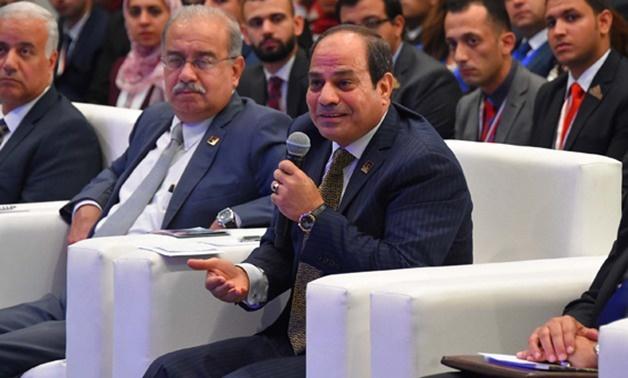 مصر: السيسي يجتمع بمسؤولي الجيش والمخابرات والحكومة