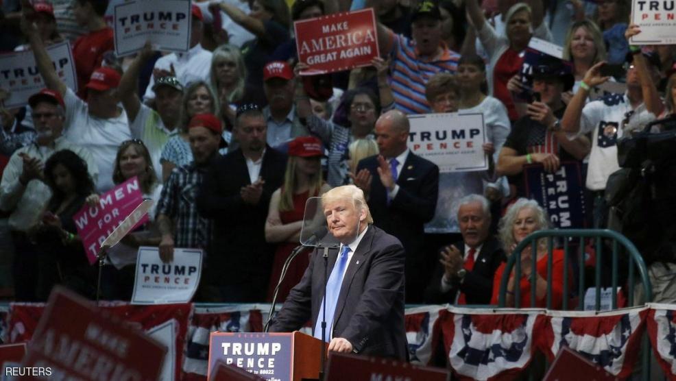 ترامب يتقدم في نورث كاورلينا وكلينتون تلجأ إلى ساندرز