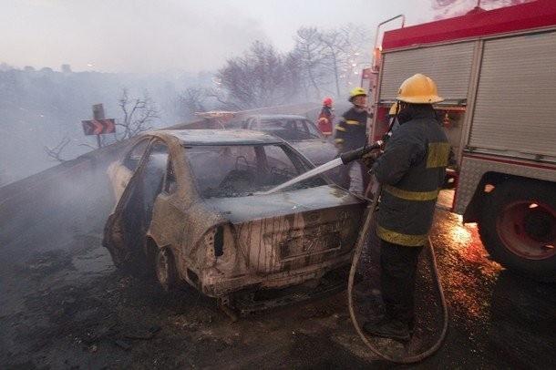 حرائق في الاراضي المحتلة  والرياح تساعد بانتشارها