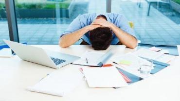 علامات تدل على أن عملك يجعلك تعيساً