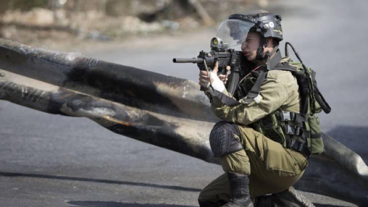 الاحتلال يمثل جريمة قتل الشهيد خالد بحر